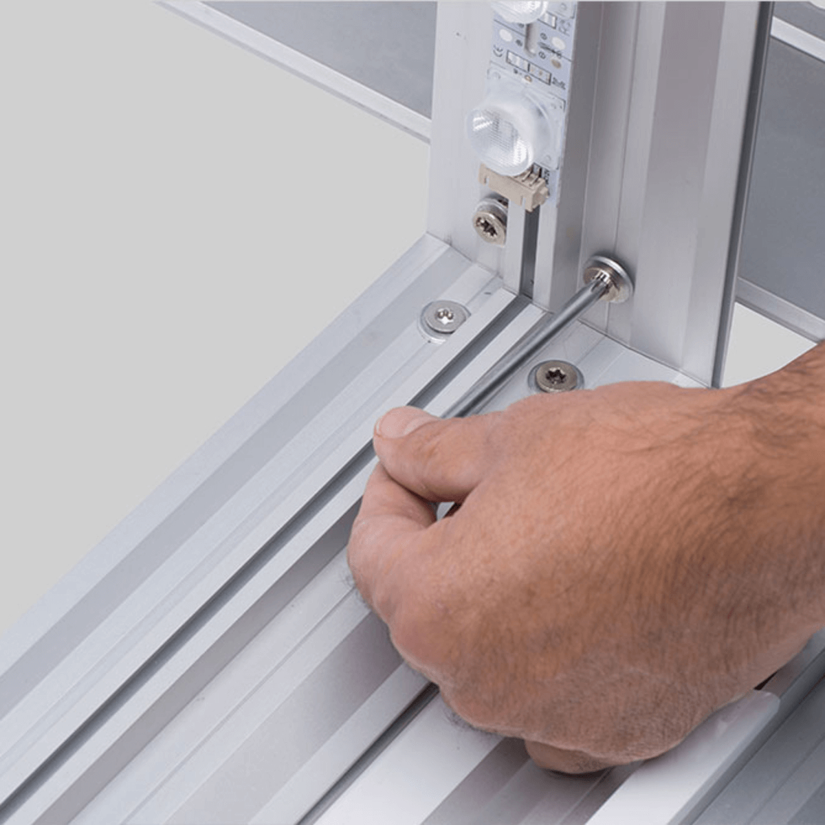 ASSEMBLING A DOUBLE SIDED LED FABRIC LIGHT BOX