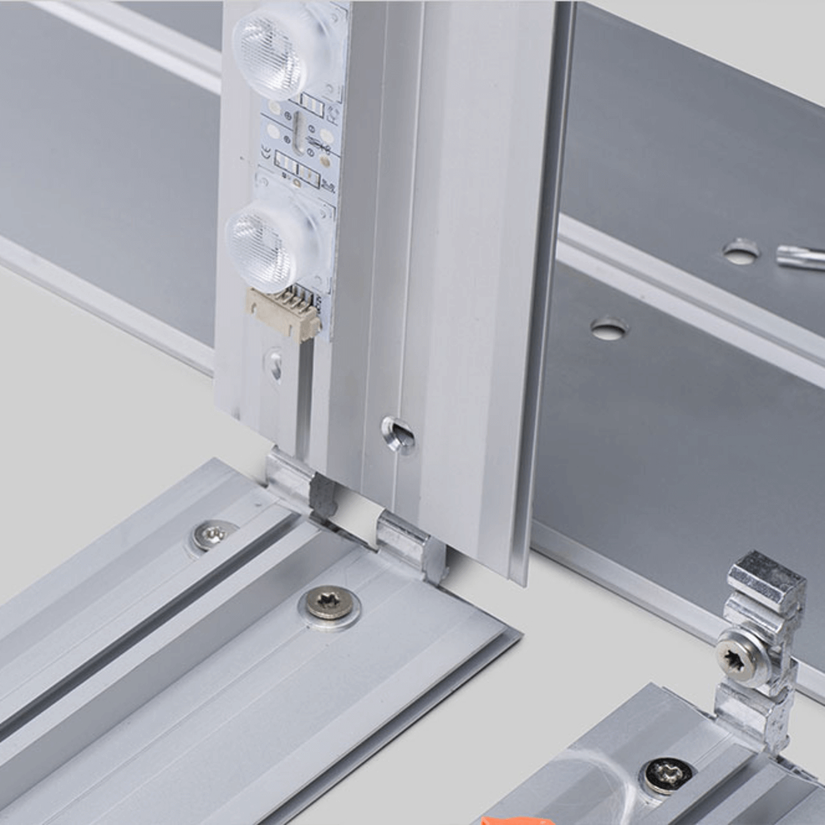 ASSEMBLING A DOUBLE SIDED LED FABRIC LIGHT BOX1