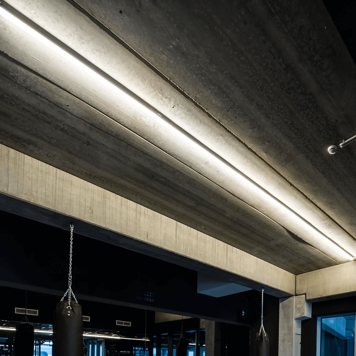 Ninza Linear Surface Mount Light Fixture2