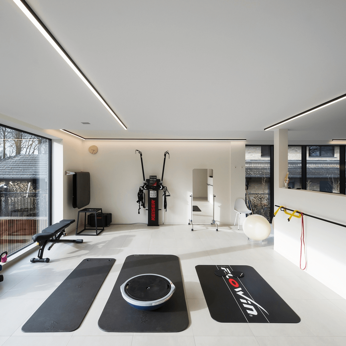 Ninza Linear Surface Mount Light Fixture6